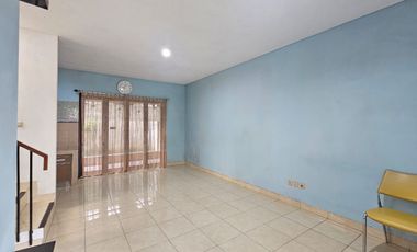 Di jual rumah 2 lantai, strategis dekat pintu Tol  Pamulang dan tidak banjir, Cluster Greenwoods Pamulang tangerang selatan, direct owner
