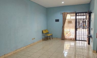 Di jual rumah 2 lantai, strategis dekat pintu Tol  Pamulang dan tidak banjir, Cluster Greenwoods Pamulang tangerang selatan, direct owner