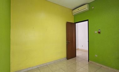 Di jual rumah 2 lantai, strategis dekat pintu Tol  Pamulang dan tidak banjir, Cluster Greenwoods Pamulang tangerang selatan, direct owner