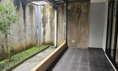 Di jual rumah 2 lantai, strategis dekat pintu Tol  Pamulang dan tidak banjir, Cluster Greenwoods Pamulang tangerang selatan, direct owner