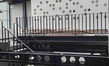Gedung pinggir jalan bangunan baru di kelapa gading