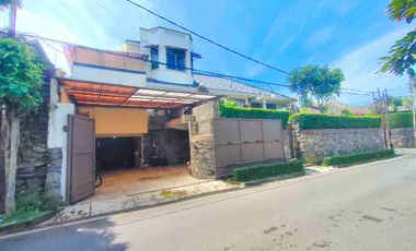 JUAL CEPAT Rumah Luas Hoek di Jalan Abadi, Gegerkalong