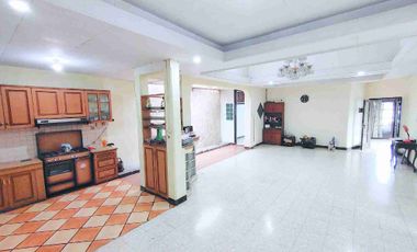 JUAL CEPAT Rumah Luas Hoek di Jalan Abadi, Gegerkalong