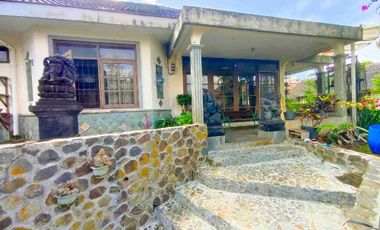 JUAL CEPAT Rumah Luas Hoek di Jalan Abadi, Gegerkalong