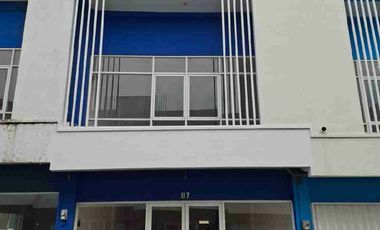 Dijual murah ruko 2 lt siap huni sudah di renov di dekat pintu tol Sawangan
