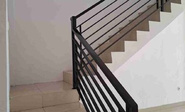 Dijual murah ruko 2 lt siap huni sudah di renov di dekat pintu tol Sawangan