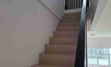 Dijual murah ruko 2 lt siap huni sudah di renov di dekat pintu tol Sawangan