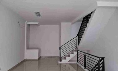 Dijual murah ruko 2 lt siap huni sudah di renov di dekat pintu tol Sawangan