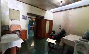 Rumah hitung tanah pinggir jalan dan bebas banjir di daerah Tomang Asli Jakarta Barat