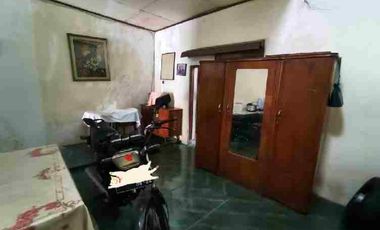 Rumah hitung tanah pinggir jalan dan bebas banjir di daerah Tomang Asli Jakarta Barat
