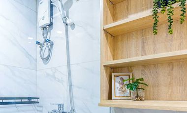 Sophisticated Condo with Cozy Living Room in Mandani Bay