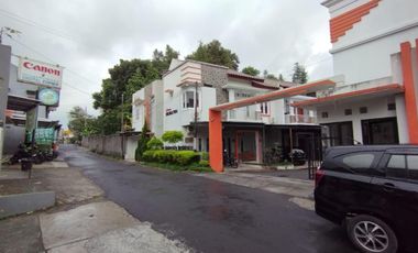 JUAL CEPAT BU Rumah Bonus Kos Aktif 8 Kamar nempel Kampus UII JOGJA 8 Kamar