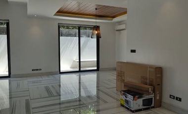 5-Bedroom House for Rent in Fort BGC, Taguig City