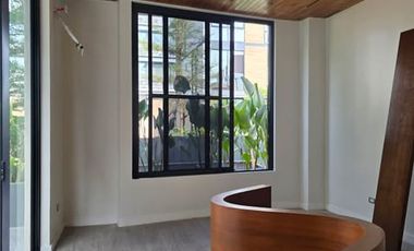 5-Bedroom House for Rent in Fort BGC, Taguig City