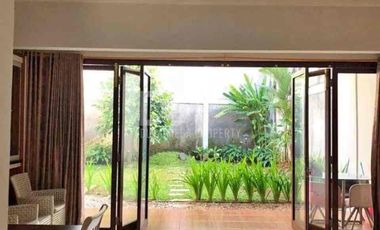 Rumah luas dan cantik dijual di Bintaro Sektor 7