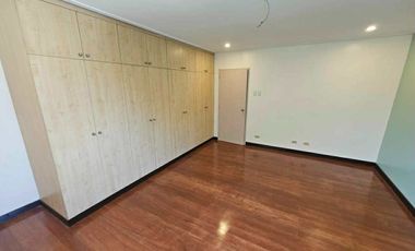Newly Renovated 5BR Townhouse with 2-Car Garage FOR LEASE in White Plains, QC