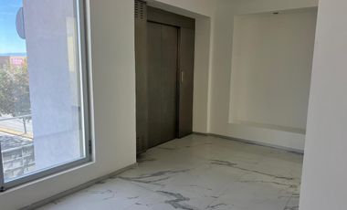 OFICINAS EN RENTA EN  PRIMER PISO SOBRE AV. LEONA VICARIO, METEPEC