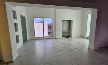 OFICINAS EN RENTA EN  PRIMER PISO SOBRE AV. LEONA VICARIO, METEPEC