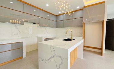 Modern Home with Pool & Roof Deck in Cebu Royal Estates, Consolacion