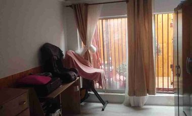 vendo Casa Sólida de 2pisos por terminal agropecuario de Iquique. 4Dormitorios 2Baños.