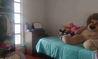 vendo Casa Sólida de 2pisos por terminal agropecuario de Iquique. 4Dormitorios 2Baños.