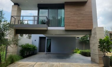 Casa en Venta en Santiago NL