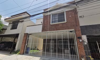 Valle del Contry Amplia residencia de 4 recámaras