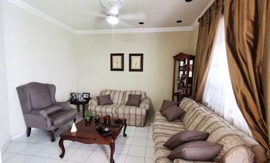 Valle del Contry Amplia residencia de 4 recámaras