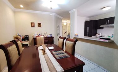Valle del Contry Amplia residencia de 4 recámaras