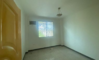 Casa con terreno amplio zona norte de Manta jp