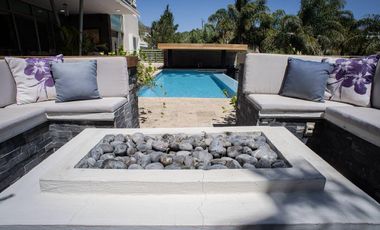 GRAN RESIDENCIA CON ALBERCA Y AMPLIO JARDIN EN CAÑADAS
