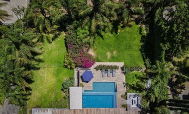GRAN RESIDENCIA CON ALBERCA Y AMPLIO JARDIN EN CAÑADAS