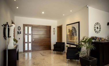 GRAN RESIDENCIA CON ALBERCA Y AMPLIO JARDIN EN CAÑADAS