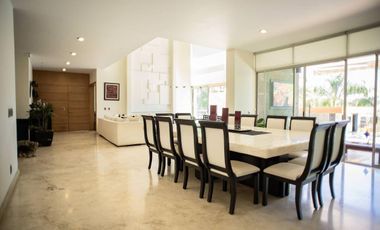 GRAN RESIDENCIA CON ALBERCA Y AMPLIO JARDIN EN CAÑADAS