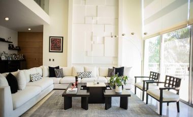 GRAN RESIDENCIA CON ALBERCA Y AMPLIO JARDIN EN CAÑADAS