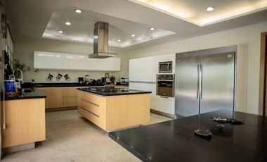 GRAN RESIDENCIA CON ALBERCA Y AMPLIO JARDIN EN CAÑADAS