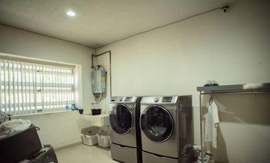 GRAN RESIDENCIA CON ALBERCA Y AMPLIO JARDIN EN CAÑADAS