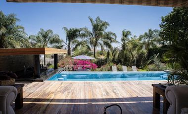 GRAN RESIDENCIA CON ALBERCA Y AMPLIO JARDIN EN CAÑADAS