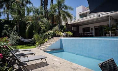 GRAN RESIDENCIA CON ALBERCA Y AMPLIO JARDIN EN CAÑADAS