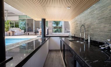 GRAN RESIDENCIA CON ALBERCA Y AMPLIO JARDIN EN CAÑADAS