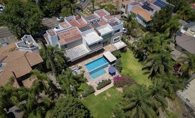 GRAN RESIDENCIA CON ALBERCA Y AMPLIO JARDIN EN CAÑADAS
