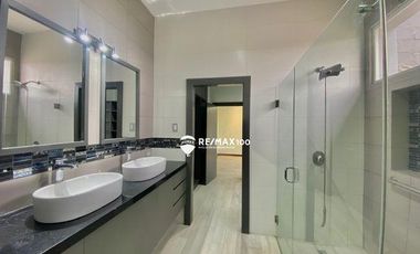 SE VENDE CASA EXCLUSIVA EN URB. PALERMO EN MACHALA