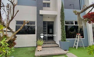 SE VENDE CASA EXCLUSIVA EN URB. PALERMO EN MACHALA