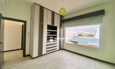 SE VENDE CASA EXCLUSIVA EN URB. PALERMO EN MACHALA