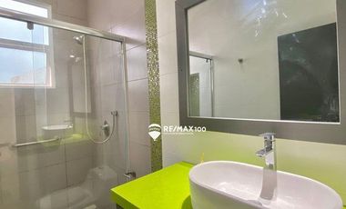 SE VENDE CASA EXCLUSIVA EN URB. PALERMO EN MACHALA
