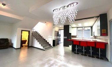 SE VENDE CASA EXCLUSIVA EN URB. PALERMO EN MACHALA