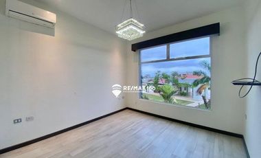 SE VENDE CASA EXCLUSIVA EN URB. PALERMO EN MACHALA