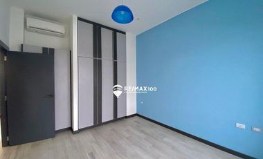 SE VENDE CASA EXCLUSIVA EN URB. PALERMO EN MACHALA