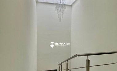 SE VENDE CASA EXCLUSIVA EN URB. PALERMO EN MACHALA