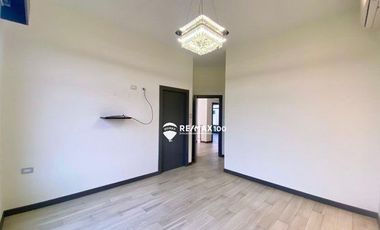 SE VENDE CASA EXCLUSIVA EN URB. PALERMO EN MACHALA